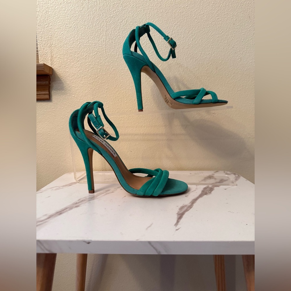 Steve Madden Rabble Green Suede Sandal, EUC, Size 6